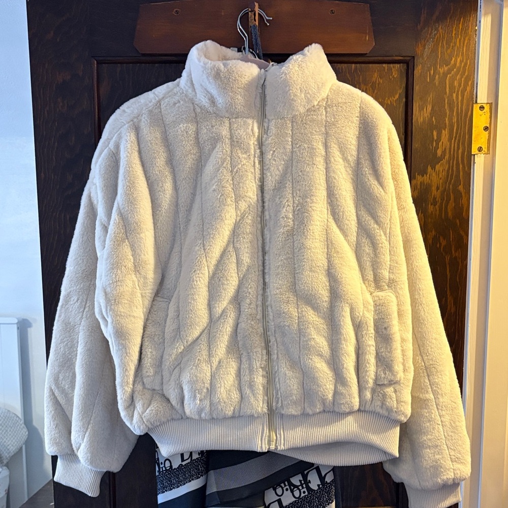 Offline by Aerie Cream Faux Fur zip up Jacket